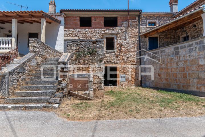 Istra, Baderna- Kuća u nizu s pogledom na more- roh bau