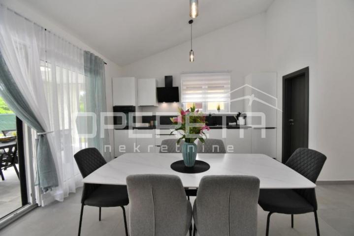 Istra, Labin, nova prizemnica 130 m2, 3ss, mirna lokacija