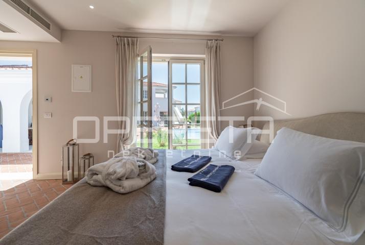 ISTRA, POREČ (OKOLICA) - Bezvremenska vila s bazenom - investicija u luksuz