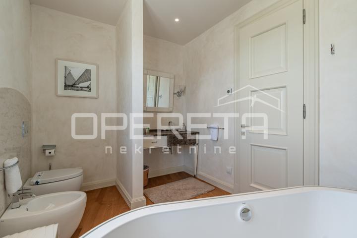 ISTRA, POREČ (OKOLICA) - Bezvremenska vila s bazenom - investicija u luksuz