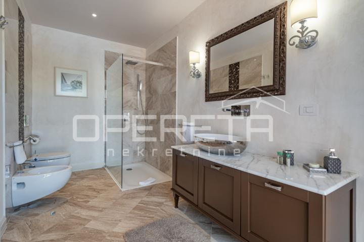 ISTRA, POREČ (OKOLICA) - Bezvremenska vila s bazenom - investicija u luksuz