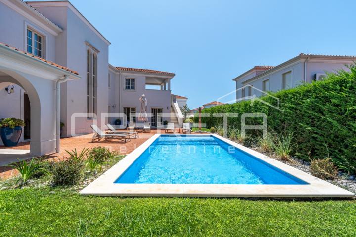 ISTRA, POREČ (OKOLICA) - Bezvremenska vila s bazenom - investicija u luksuz