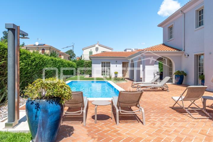 ISTRA, POREČ (OKOLICA) - Bezvremenska vila s bazenom - investicija u luksuz