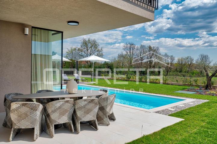 Istra, Poreč okolica - moderna vila s bazenom i pogledom na more
