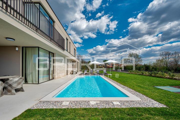 Istra, Poreč okolica - moderna vila s bazenom i pogledom na more
