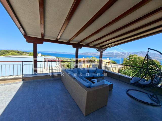*** Splitska, Brač - Ekskluzivna villa s panoramskim pogledom na more ***