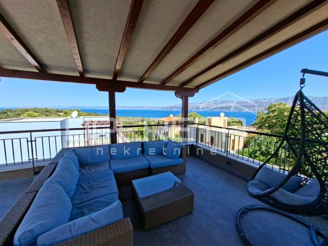 *** Splitska, Brač - Ekskluzivna villa s panoramskim pogledom na more ***