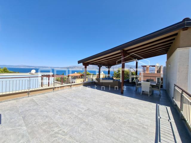 *** Splitska, Brač - Ekskluzivna villa s panoramskim pogledom na more ***