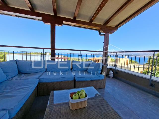 *** Splitska, Brač - Ekskluzivna villa s panoramskim pogledom na more ***