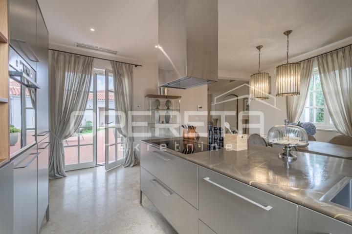 ISTRA, POREČ (OKOLICA) - Bezvremenska vila s bazenom - investicija u luksuz