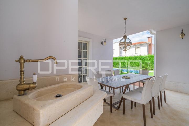 ISTRA, POREČ (OKOLICA) - Bezvremenska vila s bazenom - investicija u luksuz