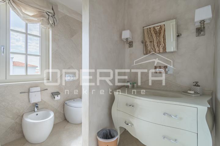 ISTRA, POREČ (OKOLICA) - Bezvremenska vila s bazenom - investicija u luksuz