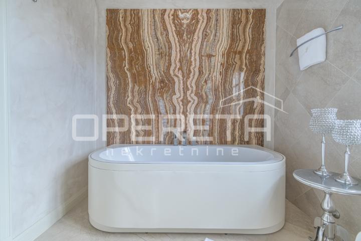 ISTRA, POREČ (OKOLICA) - Bezvremenska vila s bazenom - investicija u luksuz