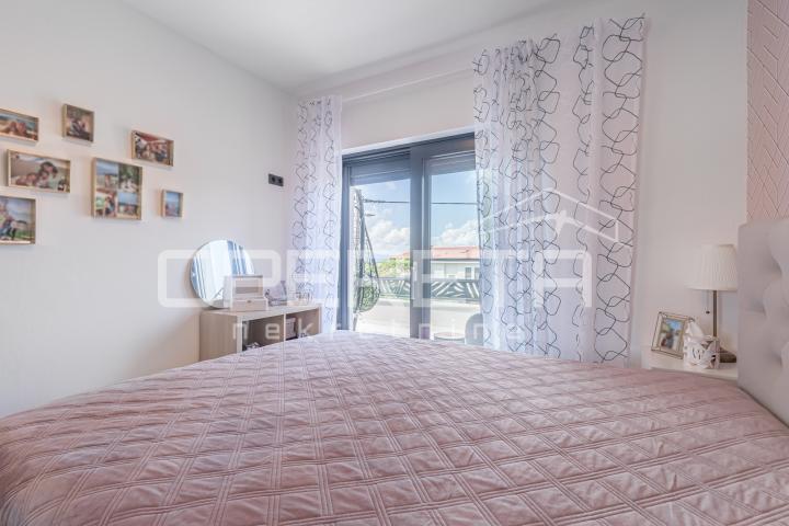 Moderna kuća s bazenom i 3 stambene jedinice – Malinska, otok Krk