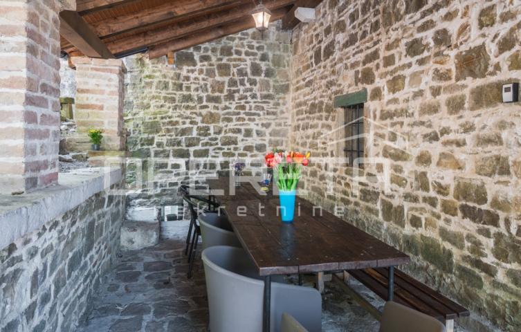 Prodaja, Kuća, Motovun, Motovun, Samostojeća, 220m2