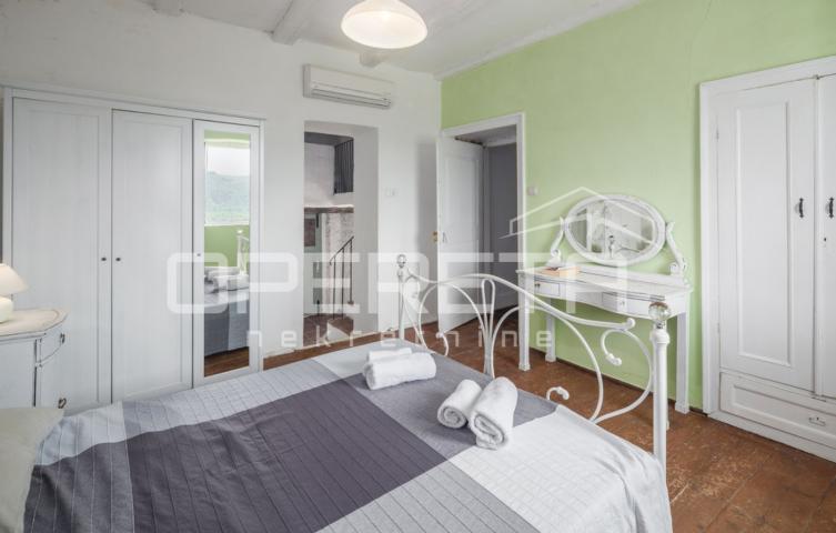 Prodaja, Kuća, Motovun, Motovun, Samostojeća, 220m2