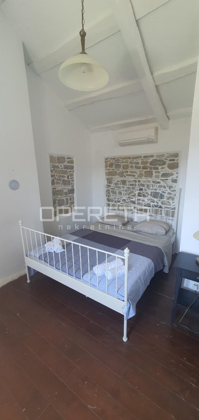 Prodaja, Kuća, Motovun, Motovun, Samostojeća, 220m2
