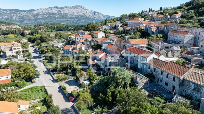 Šarmantne kamene kuće za obnovu u srcu Žrnova, Korčula
