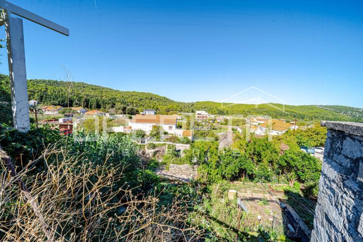 Šarmantne kamene kuće za obnovu u srcu Žrnova, Korčula
