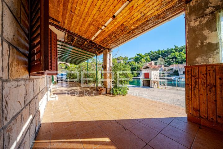 Kuća s potencijalom na atraktivnoj lokaciji, uvala Tri Porte, Korčula