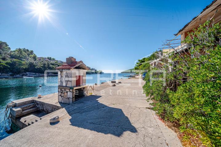Kuća s potencijalom na atraktivnoj lokaciji, uvala Tri Porte, Korčula