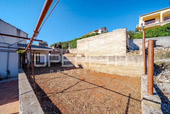 Kuća s potencijalom na atraktivnoj lokaciji, uvala Tri Porte, Korčula