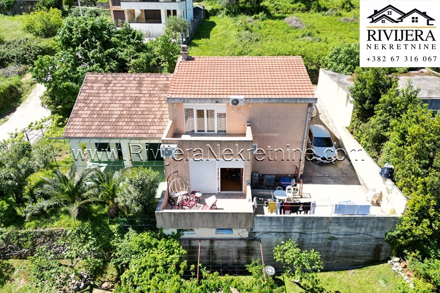 Na prodaju kuća u Prčanj Kotor