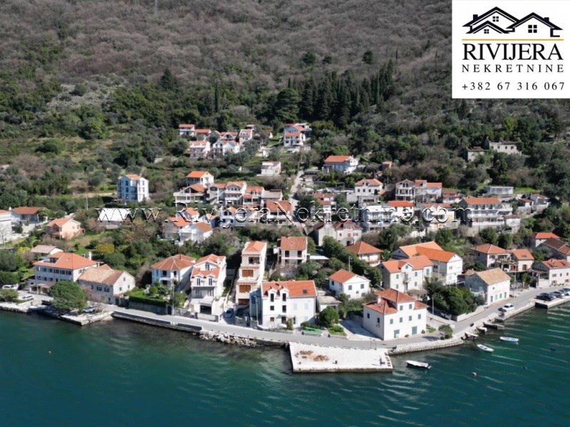 Na prodaju dvojna kuca Tivat