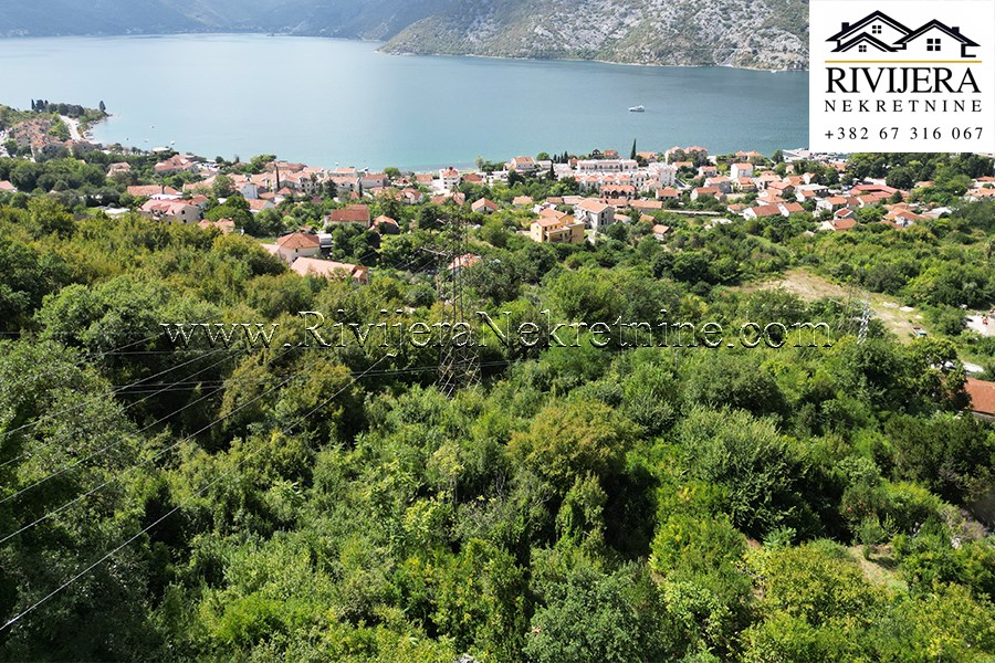 Placevi sa pogledom na more Risan Kotor