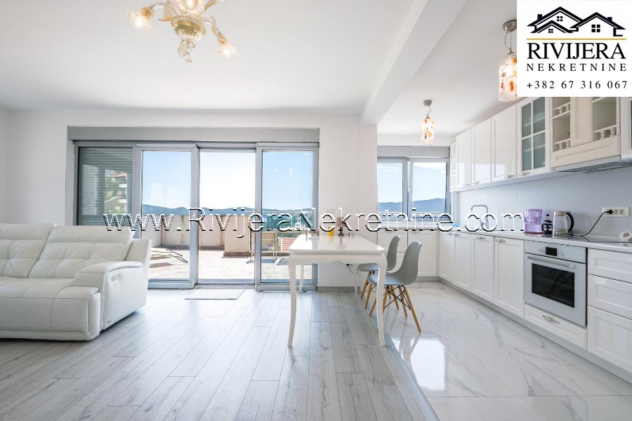 Na prodaju prostran penthouse Tivat