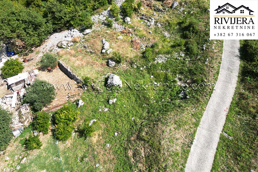 Placevi sa pogledom na more Risan Kotor