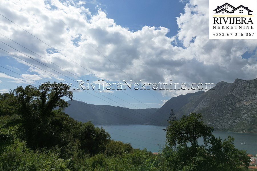 Placevi sa pogledom na more Risan Kotor