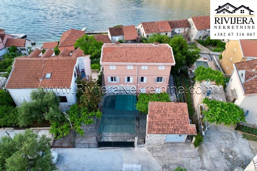 For sale part of a house in Prcanj Kotor