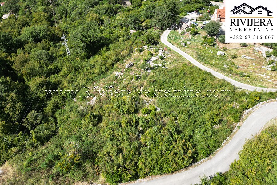 Placevi sa pogledom na more Risan Kotor