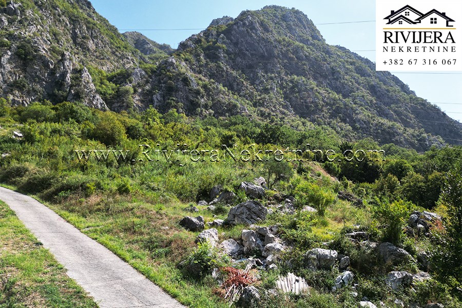 Placevi sa pogledom na more Risan Kotor