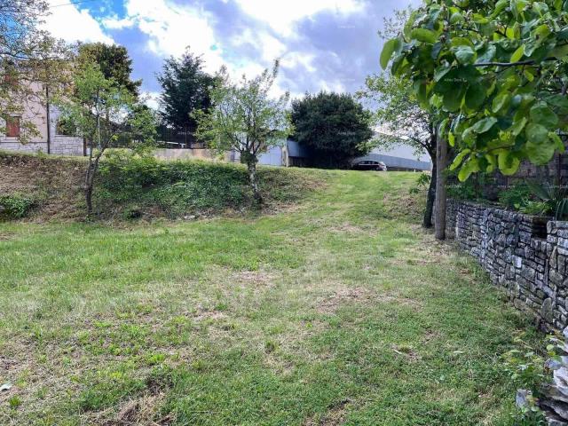 Građevinsko zemljište Prodaje se  građevinsko zemljište, 1137 m2,  Kanfanar