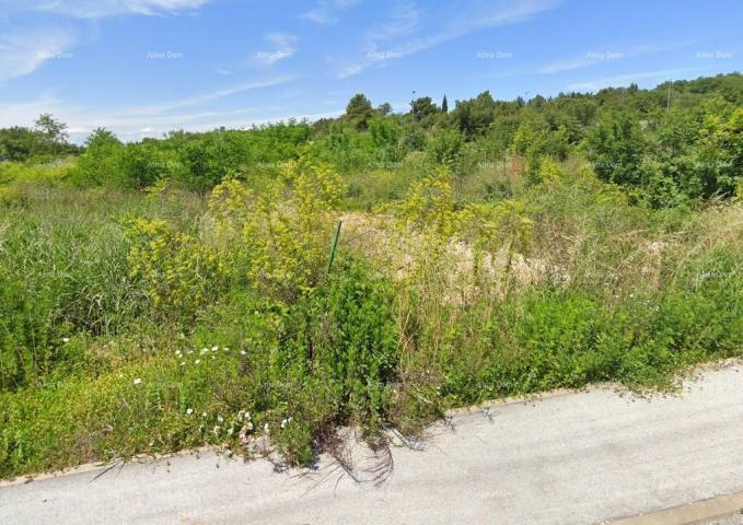 Građevinsko zemljište Prodaje se građevinsko zemljište – 2100 m², industrijska zona Umag