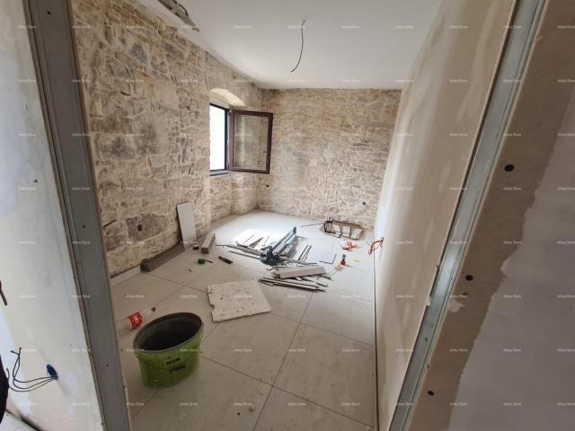 Haus Zu verkaufen: Haus mit Weinkeller in der Renovierungsphase, Krnica!