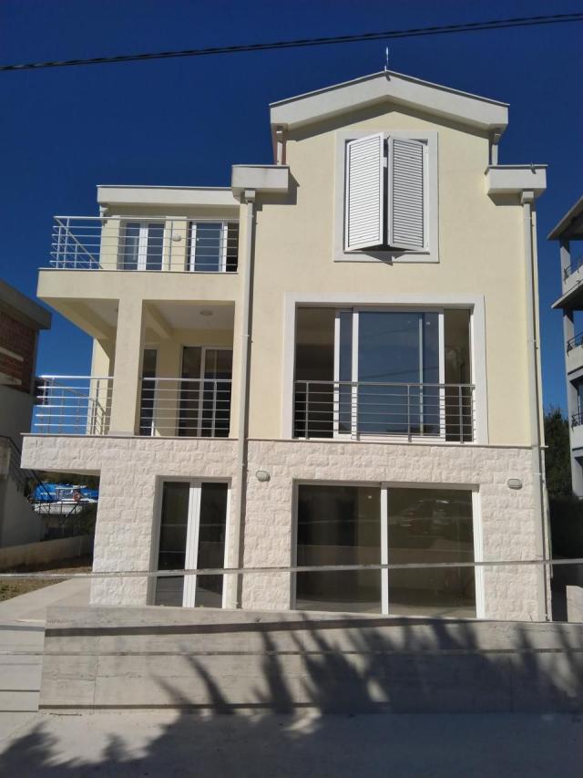 Prodaja dvosobnog stana 74m² sa pogledom na more – Herceg Novi, Djenovici