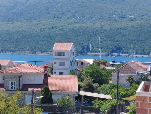 Prodaja dvosobnog stana 74m² sa pogledom na more – Herceg Novi, Djenovici