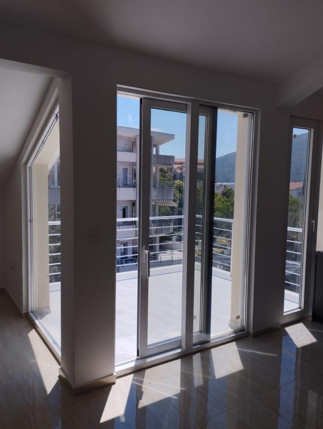 Prodaja dvosobnog stana 74m² sa pogledom na more – Herceg Novi, Djenovici