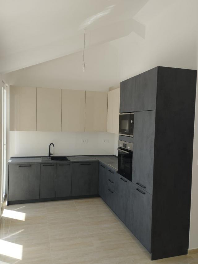 Prodaja dvosobnog stana 74m² sa pogledom na more – Herceg Novi, Djenovici