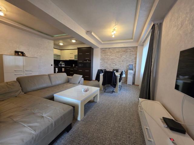 Prodaja luksuznog dvosobnog apartmana 80 m² sa panoramskim pogledom na more i garaznim mestom – Budv
