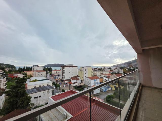 Prodaja luksuznog dvosobnog apartmana 80 m² sa panoramskim pogledom na more i garaznim mestom – Budv