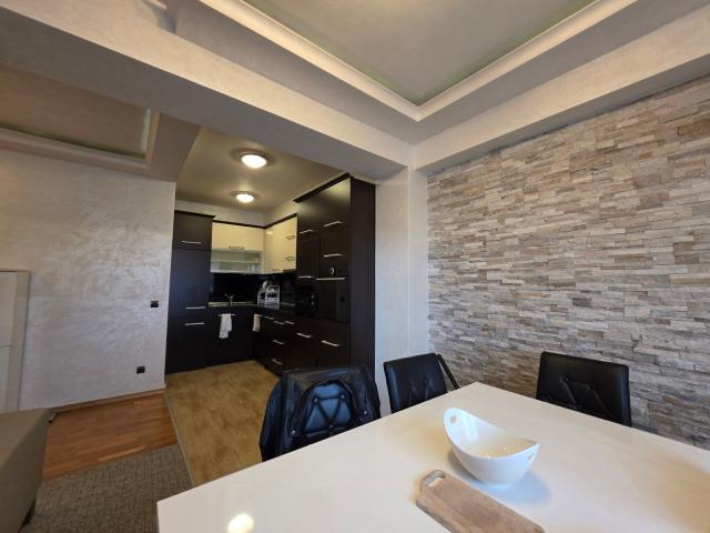 Prodaja luksuznog dvosobnog apartmana 80 m² sa panoramskim pogledom na more i garaznim mestom – Budv