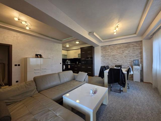 Prodaja luksuznog dvosobnog apartmana 80 m² sa panoramskim pogledom na more i garaznim mestom – Budv
