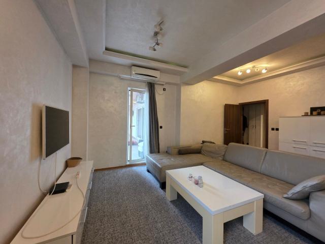 Prodaja luksuznog dvosobnog apartmana 80 m² sa panoramskim pogledom na more i garaznim mestom – Budv