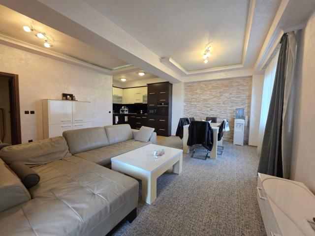 Prodaja luksuznog dvosobnog apartmana 80 m² sa panoramskim pogledom na more i garaznim mestom – Budv
