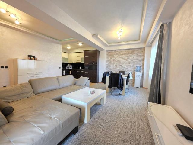Prodaja luksuznog dvosobnog apartmana 80 m² sa panoramskim pogledom na more i garaznim mestom – Budv