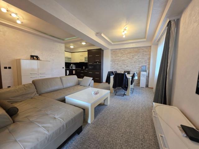 Prodaja luksuznog dvosobnog apartmana 80 m² sa panoramskim pogledom na more i garaznim mestom – Budv
